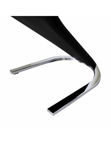 Silla tapizada con base en acero cromado