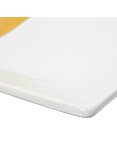 Bandeja de cerámica blanca y dorada