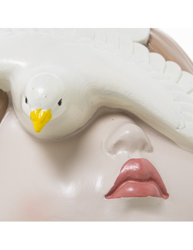 Figura resina mujer con paloma