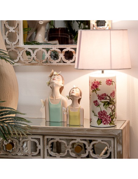 Figura resina mujer con mariposas