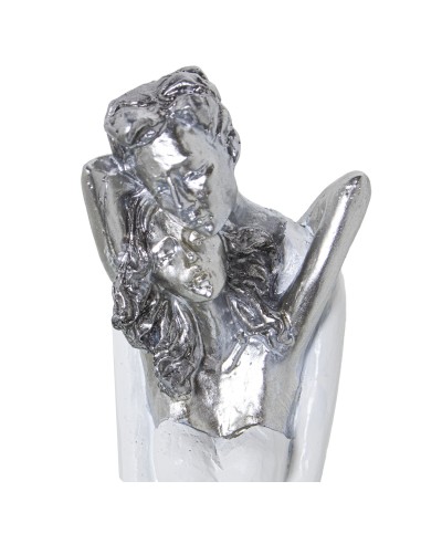 Figura resina pareja abrazada