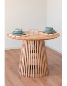 Mesa de comedor madera natural. 2