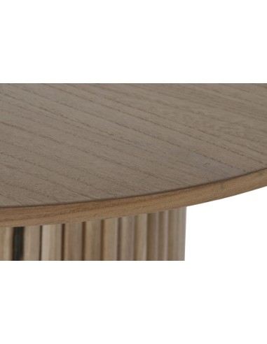 Mesa de comedor ovalada con puertas.