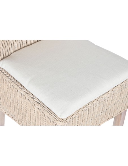 Silla de mimbre con patas de mango