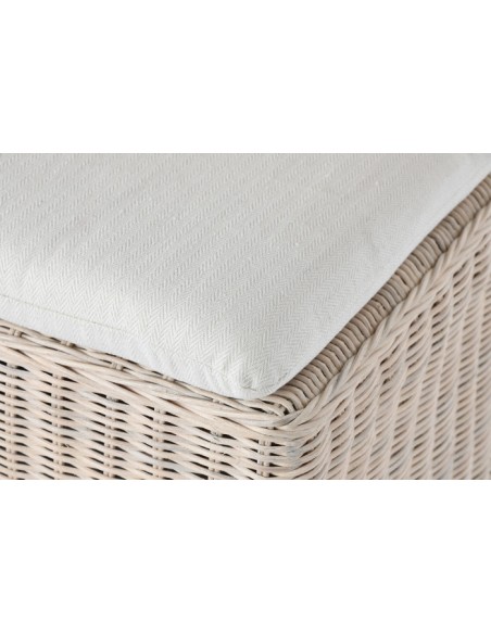 Silla de mimbre con patas de mango