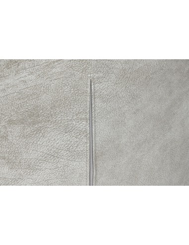 Silla de pu en gris oscuro con patas metal.