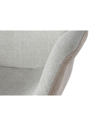 Silla de pu en beige con patas de metal.