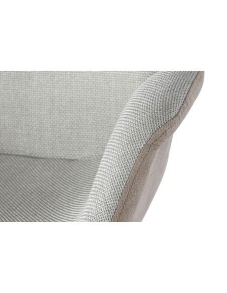 Silla de pu en beige con patas de metal.