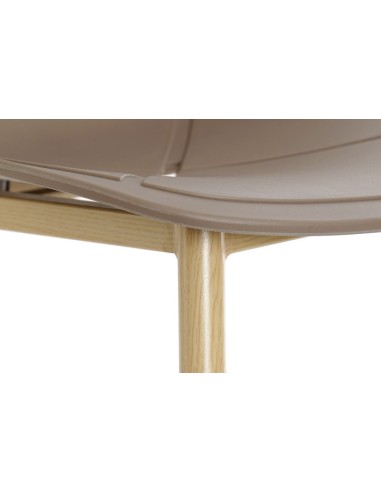 Silla PP Marrón con patas de metal