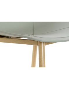 Silla PP verde con patas de metal 2