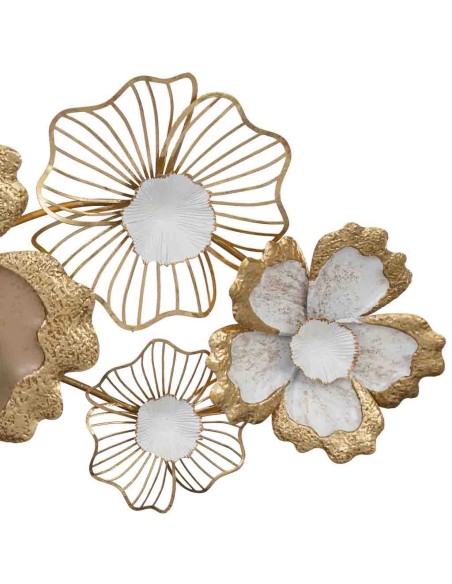 Decoración de pared flores en blanco y oro