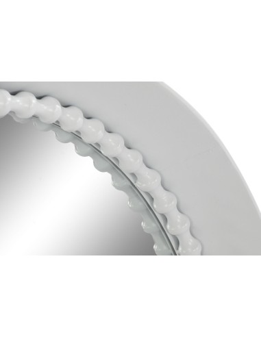 Espejo de metal en blanco