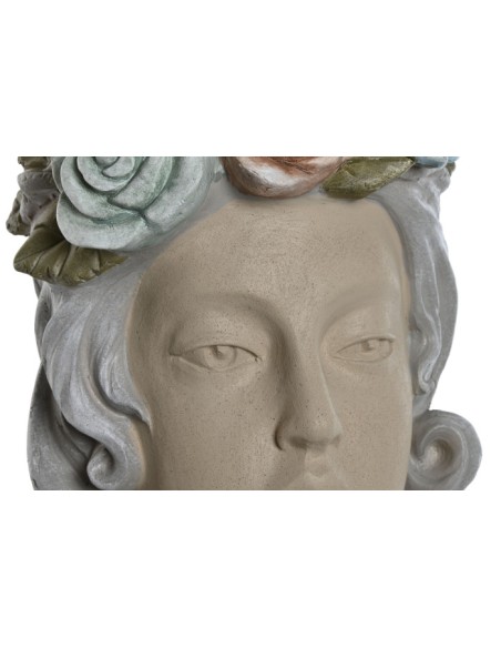 Macetero de chica con flores