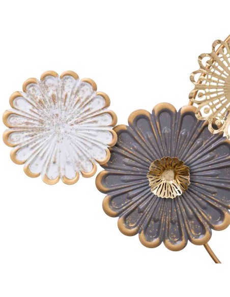 Decoración de metal de flores y círculos