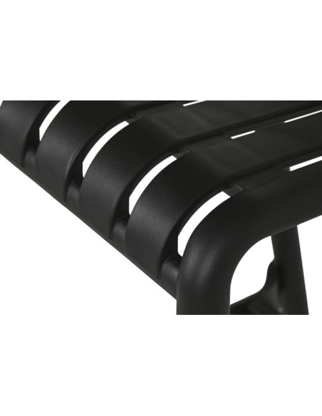 Taburete negro minimalista