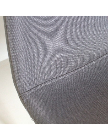 Silla en poliéster color gris
