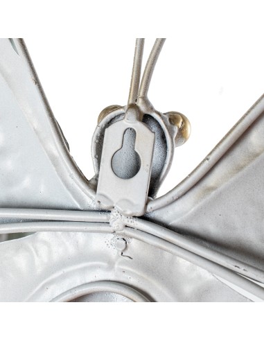 Decoración de metal mariposa blanca