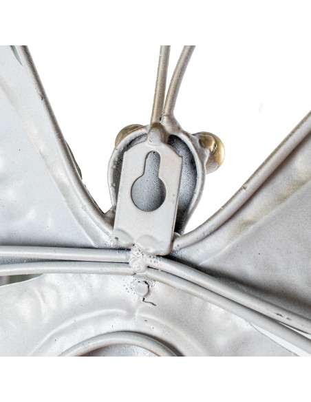 Decoración de metal mariposa blanca
