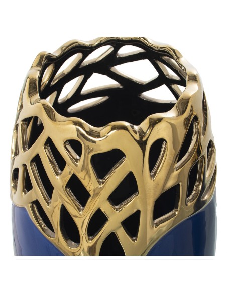 Jarrón de cerámica calado azul y dorado alto.