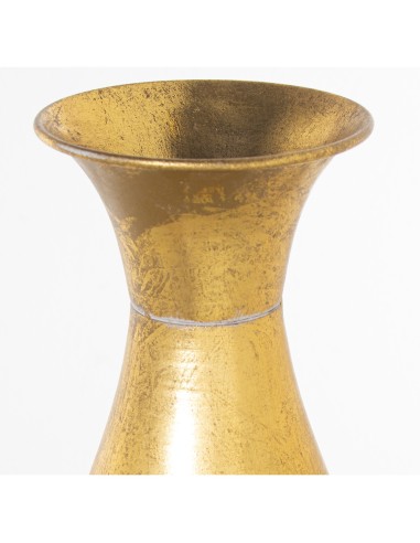 Jarrón de metal dorado alto