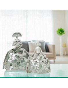 Figura de resina de menina en plata grande 2