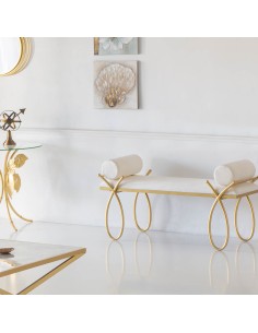Banqueta descalzadora en blanca con base dorada 2