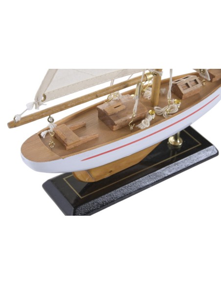 Figura de Madera con Diseño de Barco