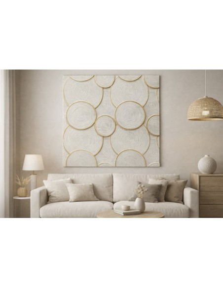Decoración de madera con circulos en relieve.